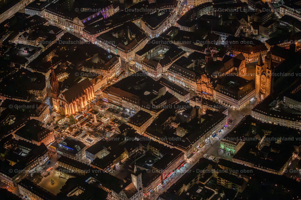 3906089 | Nachtaufnahme des Weihnachtsmarkts 2019