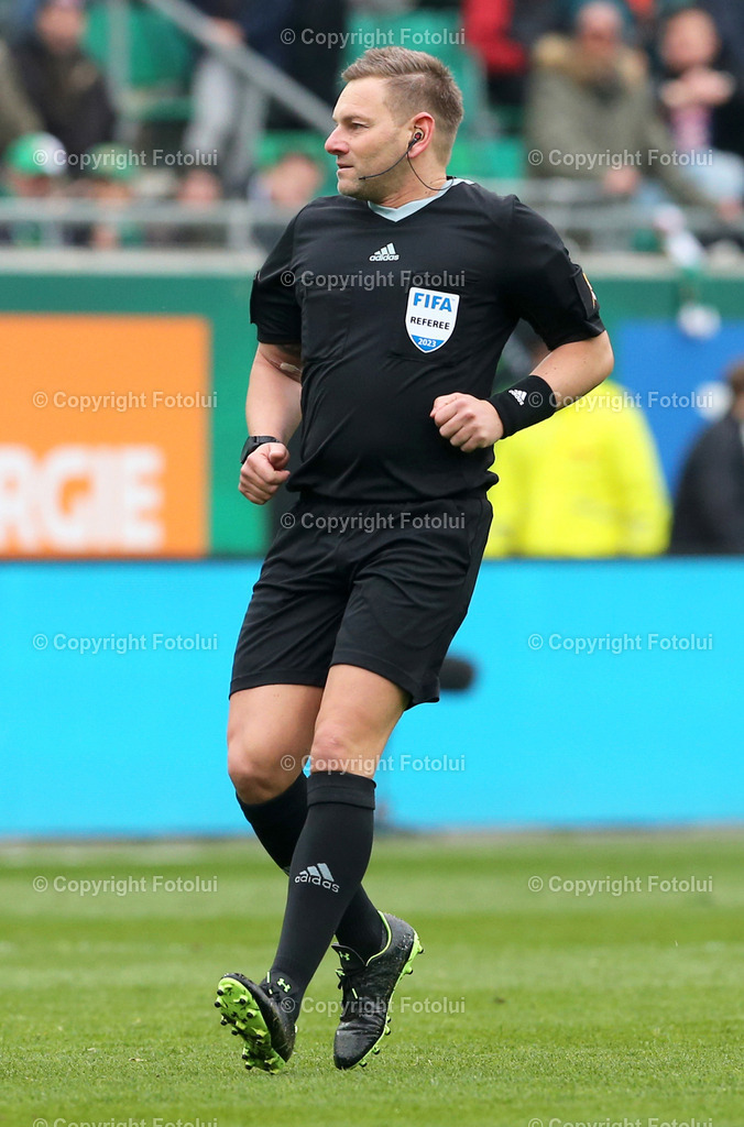 A_LUI_09042023_15 | SPORT,FUSSBALL,ADMIRAL BUNDESLIGA SK RAPID WIEN- AUSTRIA KLAGENFURT 09.04.2023 IM BILD:  SCHIEDSRICHTER MANUEL SCHUETTENGRUBER FOTO:FOTOLUI/MW