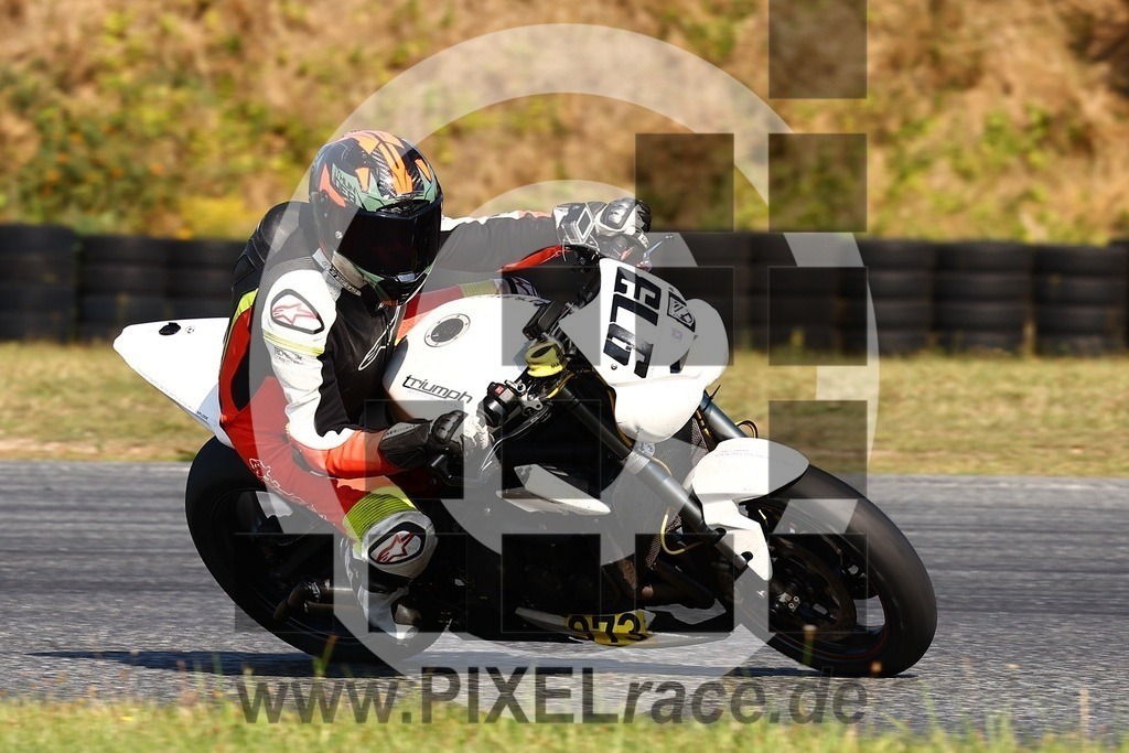 0973-20240904_02615 | Schöne Erinnerungen an spannende Momente - das festzuhalten ist unser Job. PIXELrace.de ist seit 2003 auf den Rennstrecken Europas unterwegs um die Action draußen beim Fahren und die wunderbare Stimmung imm Fahrerlager für euch einzufangen.