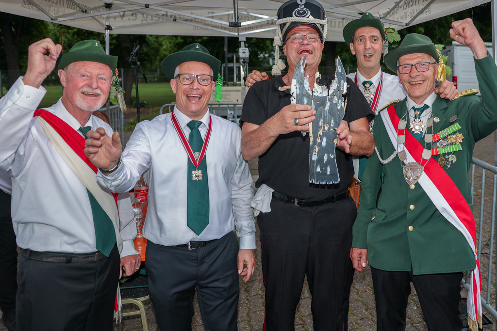 top-top.de-250531-122 | Peter Booms wird am Samstag, den 30.05.2025 neuer König  der Fusternberg er Schützen. Foto: Erwin Pottgiesser