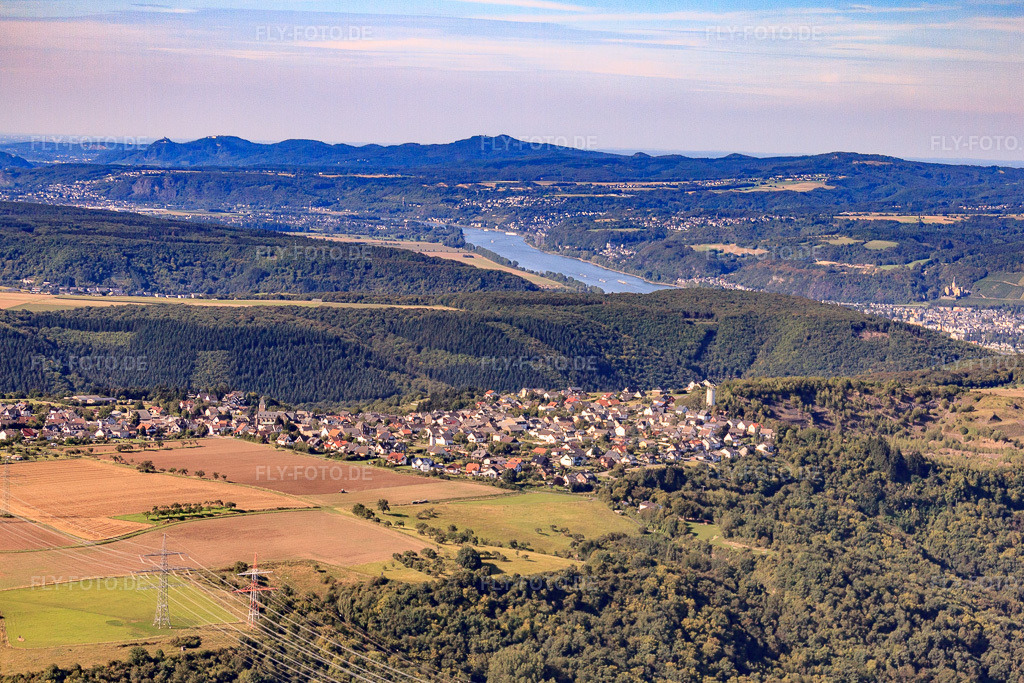 Luftbild: Ortsansicht von Westen im Ortsteil Niederlützingen in Brohl-Lützing im Bundesland Rheinland-Pfalz in Deutschland. Foto: IMG_44519.jpg vom 20.08.2011 durch Werner Riehm/FLY-FOTO.deAuflösung des Originals: 4617 x 3078 px
