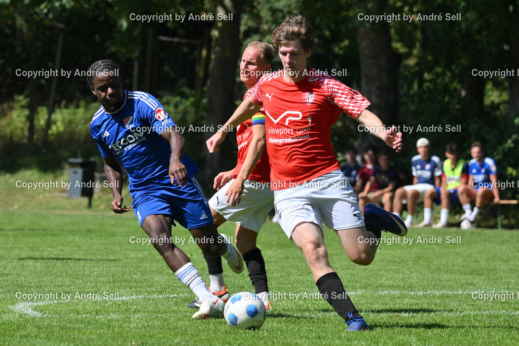 SSG Rot-Schwarz Kiel vs SpVg Eidertal Molfsee | / Fußball-Landesliga Schleswig Männer 2026/2027 / SSG Rot-Schwarz Kiel vs SpVg Eidertal Molfsee / Sportplatz Meimersdorf / Kiel / 09.08.26 - Realisiert mit Pictrs.com