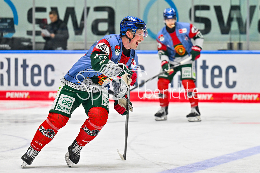 Augsburger Panther - Nürnberg Ice Tigers | AUGSBURG, GERMANY - 28. NOVEMBER: im Bild Cody KUNYK (Augsburger Panther 20) / happy / beim warmup vor dem Ligaspiel zwischen den Augsburger Panthern und den Nürnberg Ice Tigers am 23. Spieltag der Penny DEL im Curt Frenzel Stadion