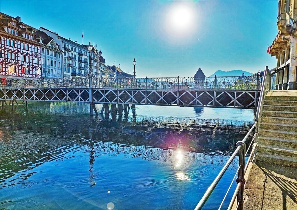 Sonnenschein über der Reussbrücke | huwimedia-fotografie - Realisiert mit Pictrs.com