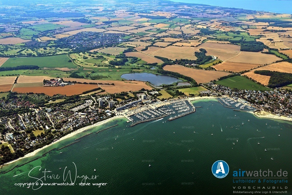 Luftbild Kiel-Schilksee - Kiel-Schilksee ist ein im Norden von Kiel gelegener Stadtteil | Kiel-Schilksee ist ein im Norden von Kiel gelegener Stadtteil, der weltweit als Segelsportzentrum bekannt ist. Er bietet eine Mischung aus olympischer Geschichte, maritimem Flair und Erholungsmöglichkeiten an der Ostsee.