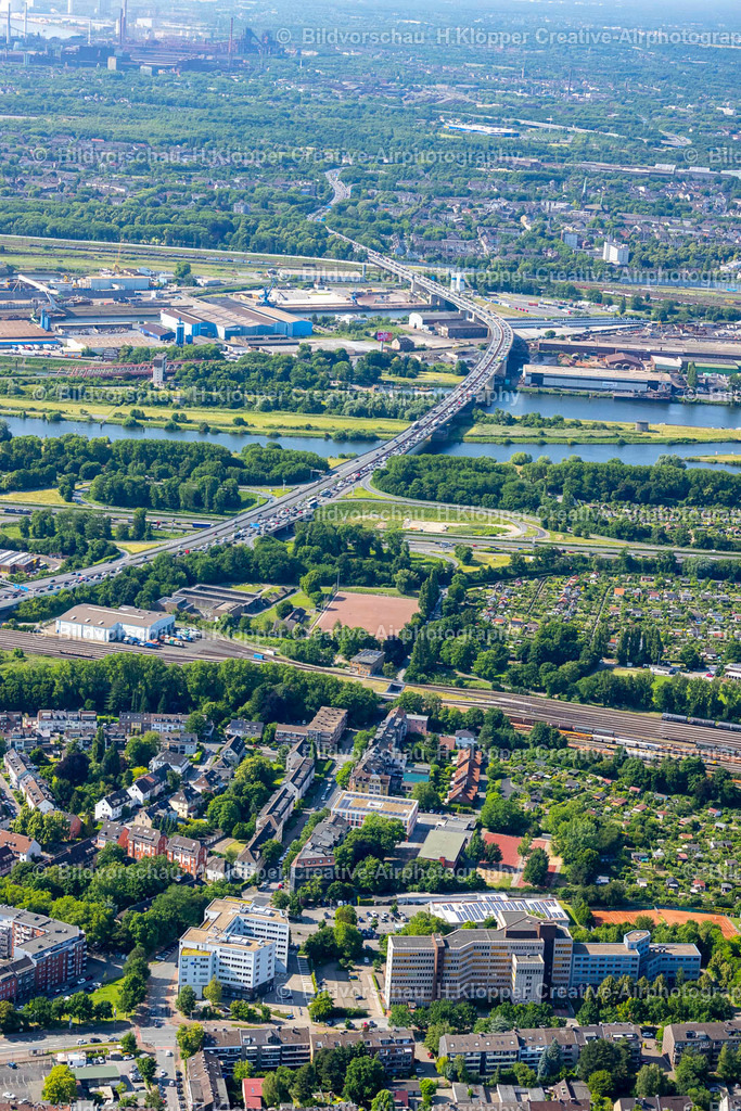 Luftbild Duisburg-4574 | Luftbild Streckenführung und Fahrspuren im Verlauf der Autobahn- Brücke der BAB A59 über den Rhein- Flußverlauf in Duisburg - Realisiert mit Pictrs.com
