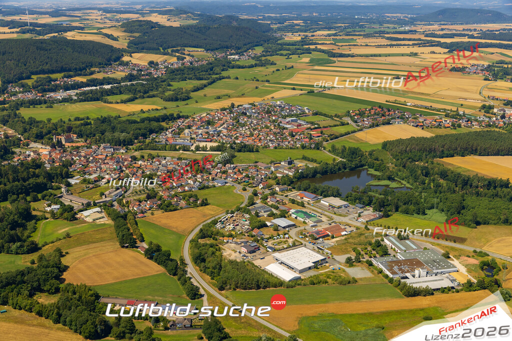 Luftaufnahme von Mitwitz - Die Luftaufnahme wurde 2025 vom UL-Flugzeug heraus erstellt ( keine Drohne ) - Hochauflösende Luftaufnahme - für professionelle Ausdrucke geeignet. Die Geschenkidee !Mit Lizenz und Bildrechte bestellbar