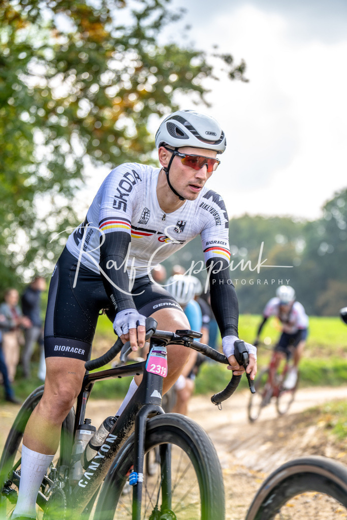 Ralf Eppink Photography 20251012_DSC03377 | Sportfotografie, Eventfotografie, Porträtfotografie, Radsport Fotograf, Triathlon Fotograf, Düsseldorf Fotograf, Köln Fotograf, Actionfotografie, Teamfotografie, Peoplefotografie, Business Portraits, Veranstaltungsfotografie, Reportagefotografie - Realisiert mit Pictrs.com