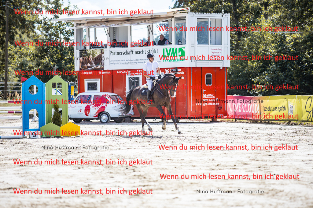 BK1A5065 | Turnierbilder Turnierfotos Nina Hüffmann Turnierfotografie Pferdefotografie Tierzeichnung Haustierzeichnung Pferdezeichnung Hundezeichnung Videograf  - Realisiert mit Pictrs.com