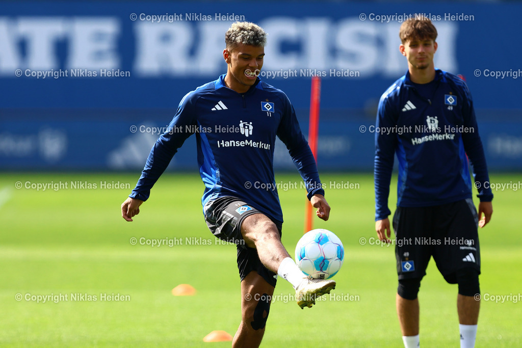 NH_HamburgerSV_Training_16042025 | #11 Ransford Königsdörffer (Hamburger SV)Fußball I Herren I Training I Saison 2024-2025 I Hamburger SV I 16.04.2025 I Trainingsplätze Volksparkstadion