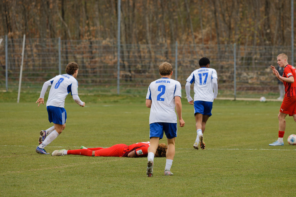 20260412-FCHS04_189 | 1.FC Heidenheim 1846 vs. FC Schalke 04, Fußball, U19, A-Junioren, NWL, U19-DFB-Nachwusliga, 2025/2026, 8. Spieltag, 12.04.2026 in Heidenheim, Walter-Birkhold-Jugendstadion (Foto: Michael Bulling) - Realisiert mit Pictrs.com