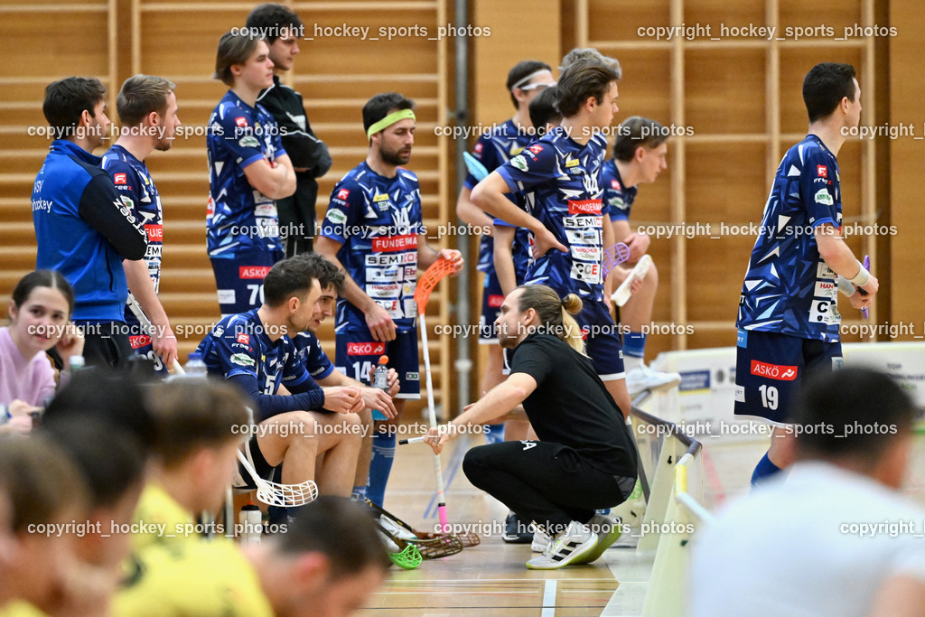 VSV Unihockey  vs. FBK Loka  | Spielerbank VSV Unihockey, Headcoach VSV Unihockey Sami Aalto, VSV Unihockey  vs. FBK Loka , VSV Unihockey  vs. FBK Loka  am 25.01.2026 in Villach (Ballspielhalle St. Martin), Austria, (Photo by Bernd Stefan)