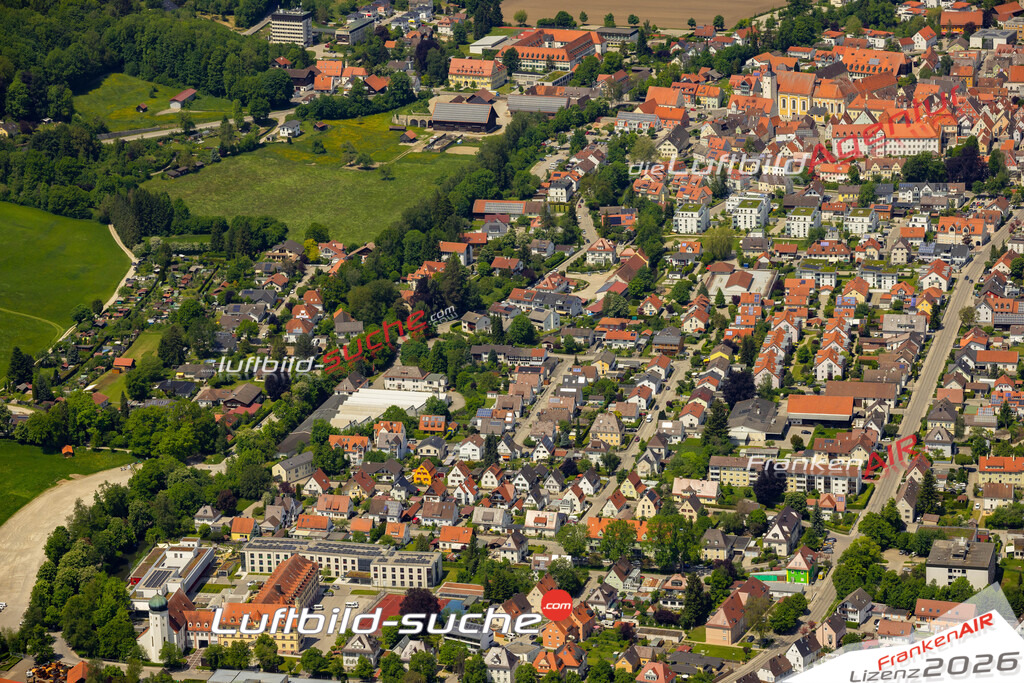 Das Luftbild zeigt  Mindelheim - Die Luftaufnahme wurde 2023 vom UL-Flugzeug aus erstellt ( keine Drohne ) - Hochauflösende Luftaufnahme - Für grossformatige Ausdrucke geeignet. Die Geschenkidee !Mit Lizenz und Bildrechte bestellbar
