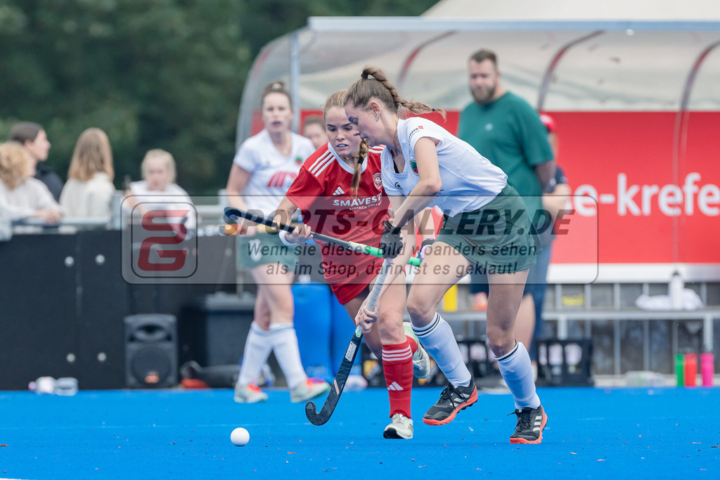 HK_20231008_105400 | 2.Bundesliga Damen Crefelder HC - Bremer HC am 8.10.2023 CHTC, Krefeld , Carlotta Pahlke ( Bremer HC #8 ) , Leonie Weber ( Crefelder HTC )