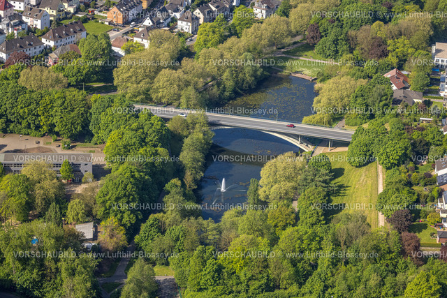 Hagen240503946 | Luftbild, Park und Ischelandteich mit Wasserfontäne, Brücke Alexanderstraße, Altenhagen, Hagen, Ruhrgebiet, Nordrhein-Westfalen, Deutschland