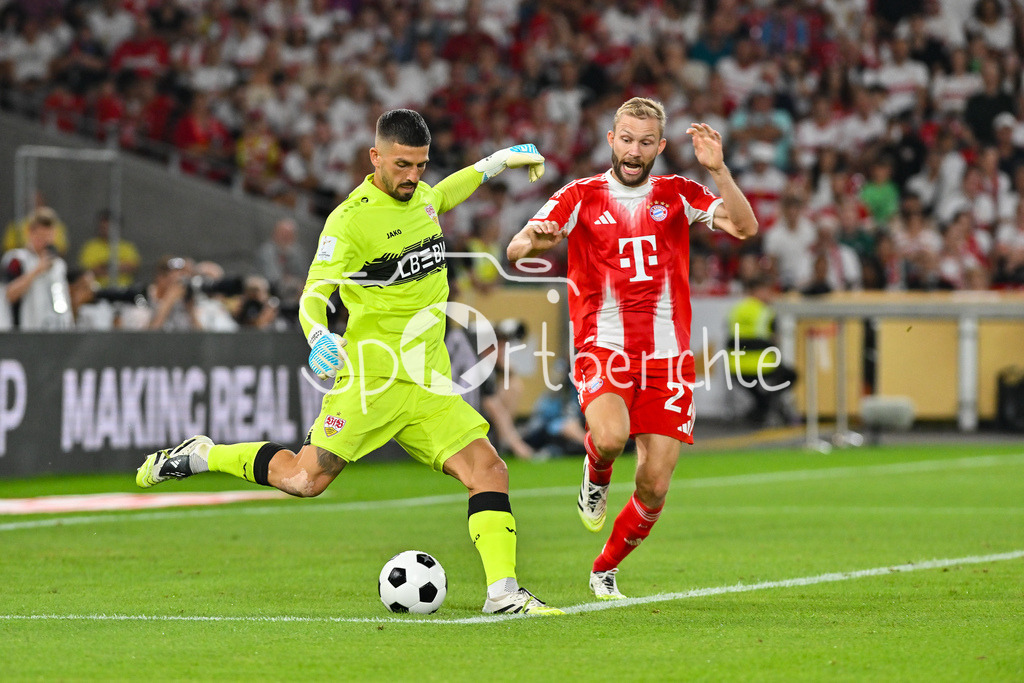VfB Stuttgart - FC Bayern München | im Duell Fabin BREDLOW (VfB Stuttgart 1) und Konrad LAIMER (FC Bayern Muenchen 27) / Zweikampf /  Franz-Beckenbauer Supercup: VfB Stuttgart - FC Bayern München; MHP Arena am 16.08.2025