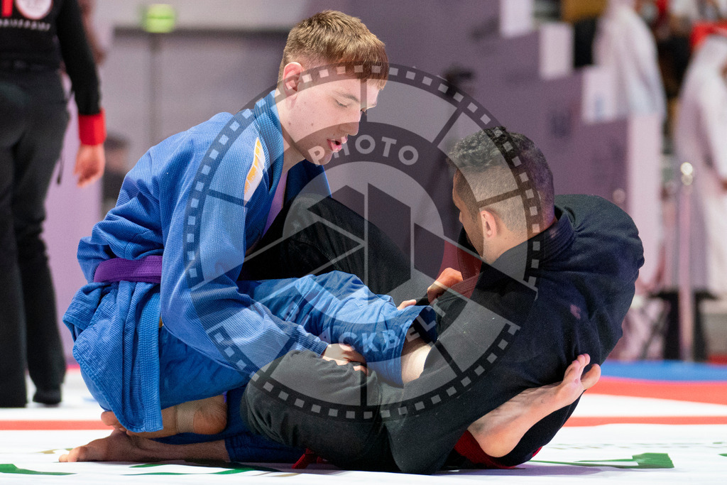 20231109PBB5429 | Fighters compete during the AJP World Professional Championship in the Mubadala Arena in Abu Dhabi, Arab United Emirates, on November 9, 2023.