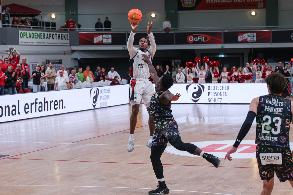 Pro A BAYER GIANTS vs Uni Baskets Münster-118 | Fotos von Basketballspielen aus dem Raum NRW fotografiert von Gero Mueller-Laschet und Daniel Schaefer - Realisiert mit Pictrs.com