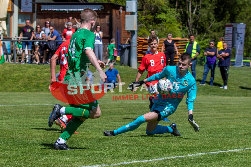 Fußball Halbfinale | Alan Sattell (U15 Irland #4) Edin Jakupi (U15 Österreich #8) Jonas Peinhart (U15 Österreich #13) Darragh Brunton (U15 Irland #16) Fußball Halbfinale, Irland U15 - Österreich U15 am 29.04.2024 in Arnoldstein (Sportplatz), Austria, (Photo by Ernst Krawagner sport-fan.at) - Realisiert mit Pictrs.com