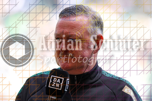 Borussia Mönchengladbach vs Hamburger SV - Bundesliga  | Mönchengladbach, Deutschland, 24.08.25:   Roland Virkus (Geschäftsführer Sport Borussia Mönchengladbach) im Interview waehrend des Spiels der Bundesliga zwischen Borussia Mönchengladbach vs Hamburger SV im Stadion im Borussia Park(Foto von Brauer-Fotoagentur / Adrian Schlueter)