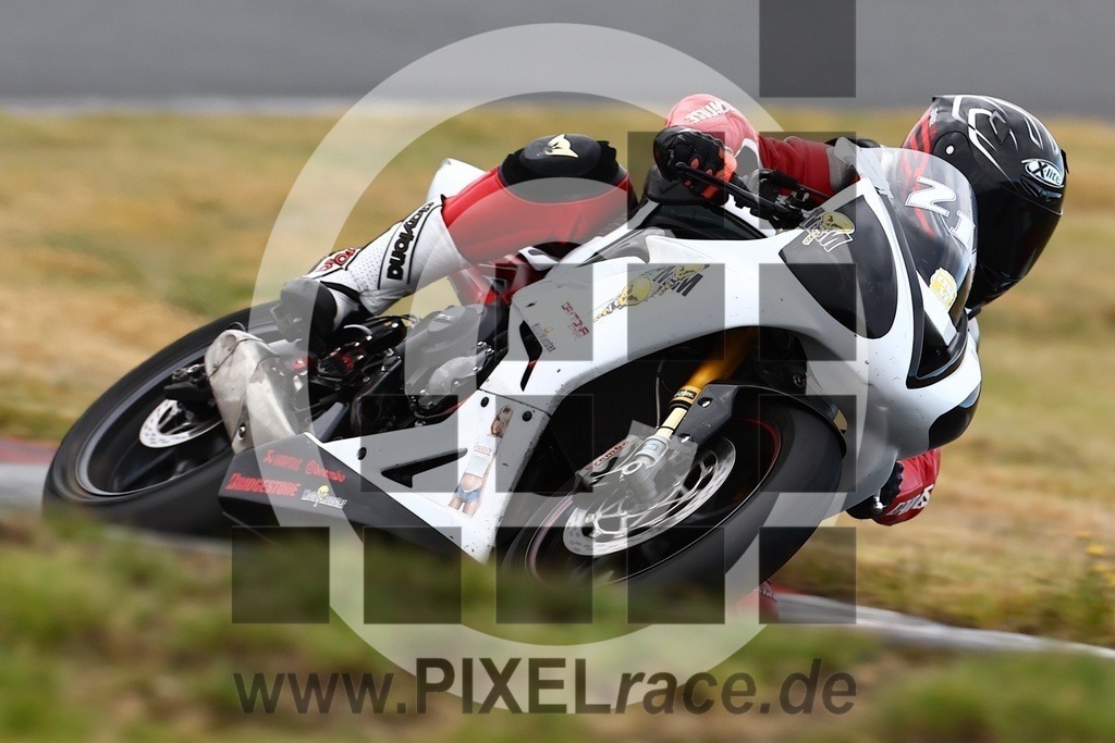 0216-20240915_06807 | Schöne Erinnerungen an spannende Momente - das festzuhalten ist unser Job. PIXELrace.de ist seit 2003 auf den Rennstrecken Europas unterwegs um die Action draußen beim Fahren und die wunderbare Stimmung imm Fahrerlager für euch einzufangen.