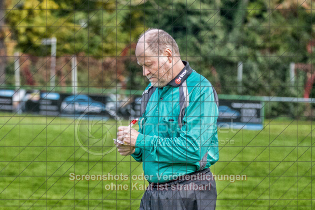 20251019_150540_0059-Bearbeitet | #,TV Jahn (blau) vs. TSV Sparwiesen (weiß), Fussball, Kreisliga B10 - Bezirk Neckar/Fils, 09. Spieltag, Saison 2025/2026, Rasensportplatz Jahn, Hohenstaufenstraße 135, 73033 Göppingen, 19.10.2025 - 15:00 Uhr,Foto: PhotoPeet-Sportfotografie/Peter Harich