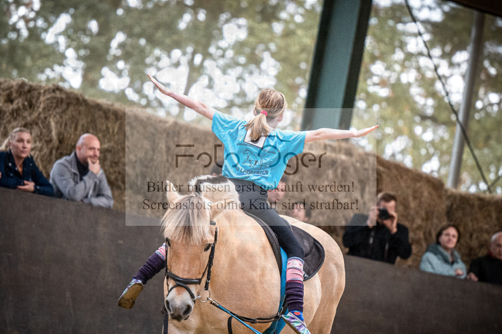 DOS_0225 | Entdecke hochwertige Reitturnierfotos von Foto Oger. Professionell, emotional und authentisch – jetzt Lieblingsmomente im Shop bestellen.Deutschlandweite Turnierfotografie. - Realisiert mit Pictrs.com