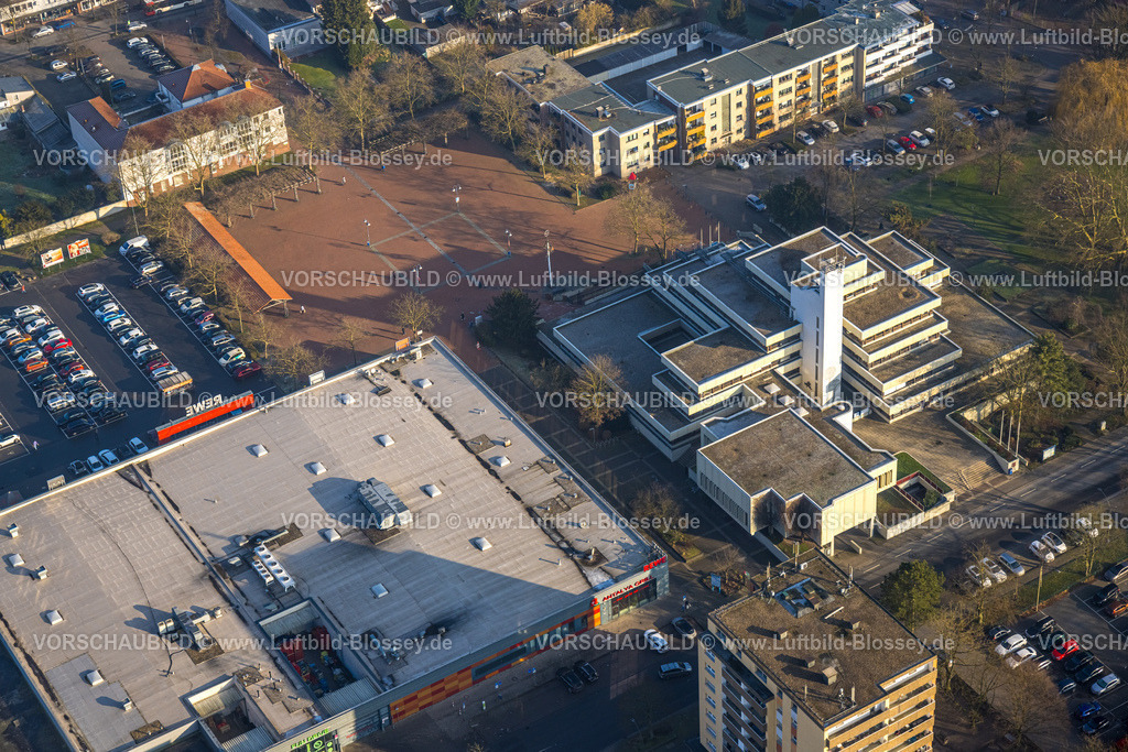 Hamm250201045Bockum-Hoevel | Luftbild, Höveler Markt Marktplatz und terrassenförmiges Rathaus Bürgeramt, links das Rathaus-Center Einkaufszentrum, Bockum-Hövel, Hamm, Ruhrgebiet, Nordrhein-Westfalen, Deutschland