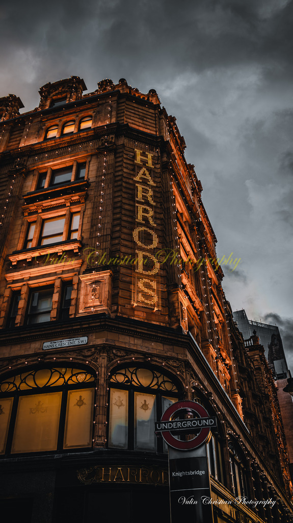 Harrods 1 | Christian Vulin  - Realisiert mit Pictrs.com