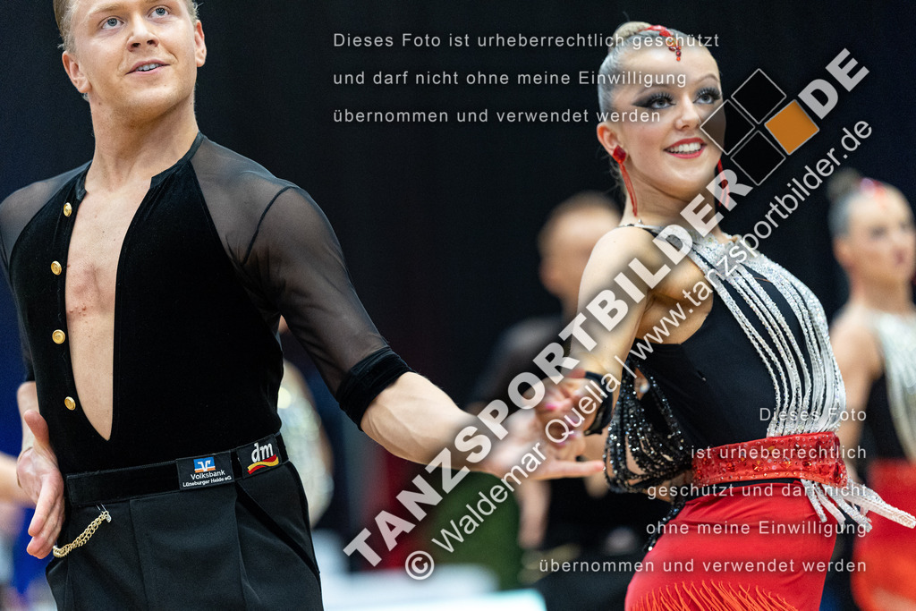 20240406-11295 | Hier finden Sie Tanz Bilder vom Latein und Standard Formationen tanzen. Sportbilder vom Tanzsport. Schöne Fotos und von Weltmeisterschaft, Europameisterschaft, Bundesliga, Regionalliga, Oberliga und Landesliga sowie von GOC Stuttgart, DanceComp, WM Bremen