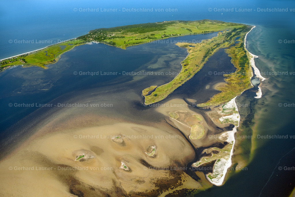 4061508 | INSEL HIDDENSEE 08.09.2021 Wasseroberfläche mit Sandbank "Hahnentiefschaar" an der Ostseeküste auf der Insel Hiddensee im Bundesland Mecklenburg-Vorpommern. // Water surface with sandbank at the seaside the Baltic Sea on the island Hiddensee in the state Mecklenburg - Western Pomerania. Foto: Gerhard Launer