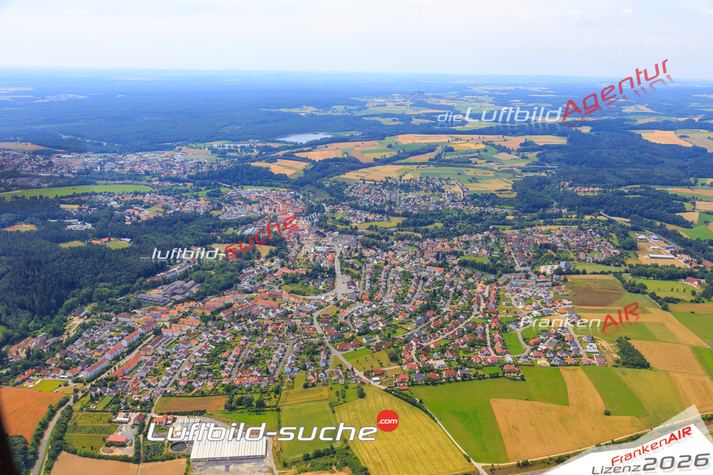 Die Luftaufnahme der Stadt Stoernstein wurde vom UL-Flugzeug heraus erstellt ( keine Drohne )- hohe Auflösung für beste Qualität