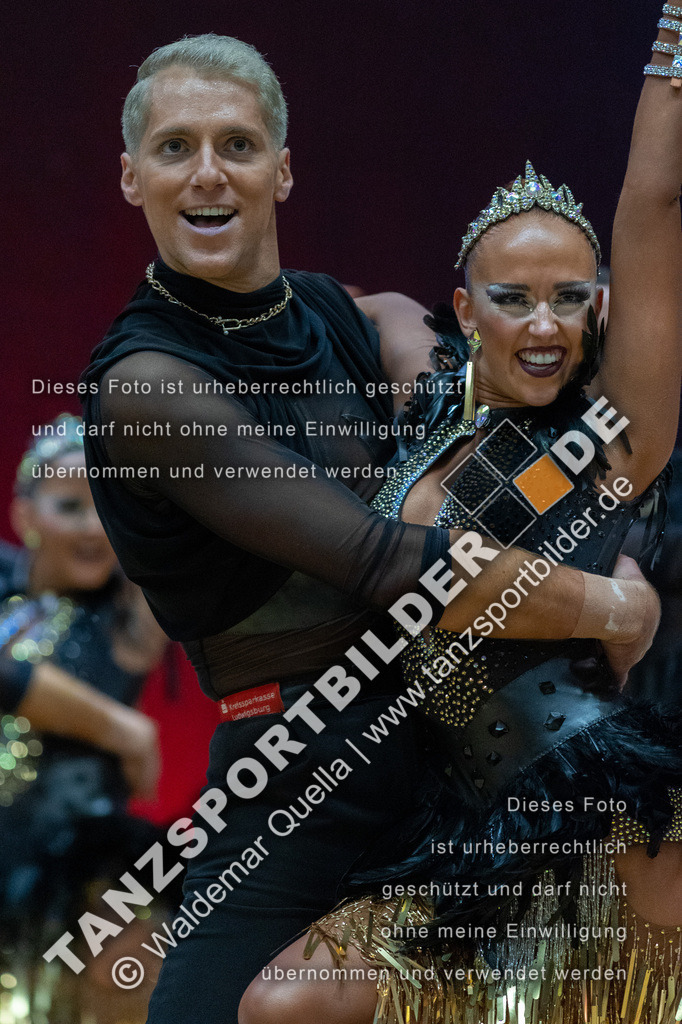 20230114-12997 | Hier finden Sie Tanz Bilder vom Latein und Standard Formationen tanzen. Sportbilder vom Tanzsport. Schöne Fotos und von Weltmeisterschaft, Europameisterschaft, Bundesliga, Regionalliga, Oberliga und Landesliga sowie von GOC Stuttgart, DanceComp, WM Bremen
