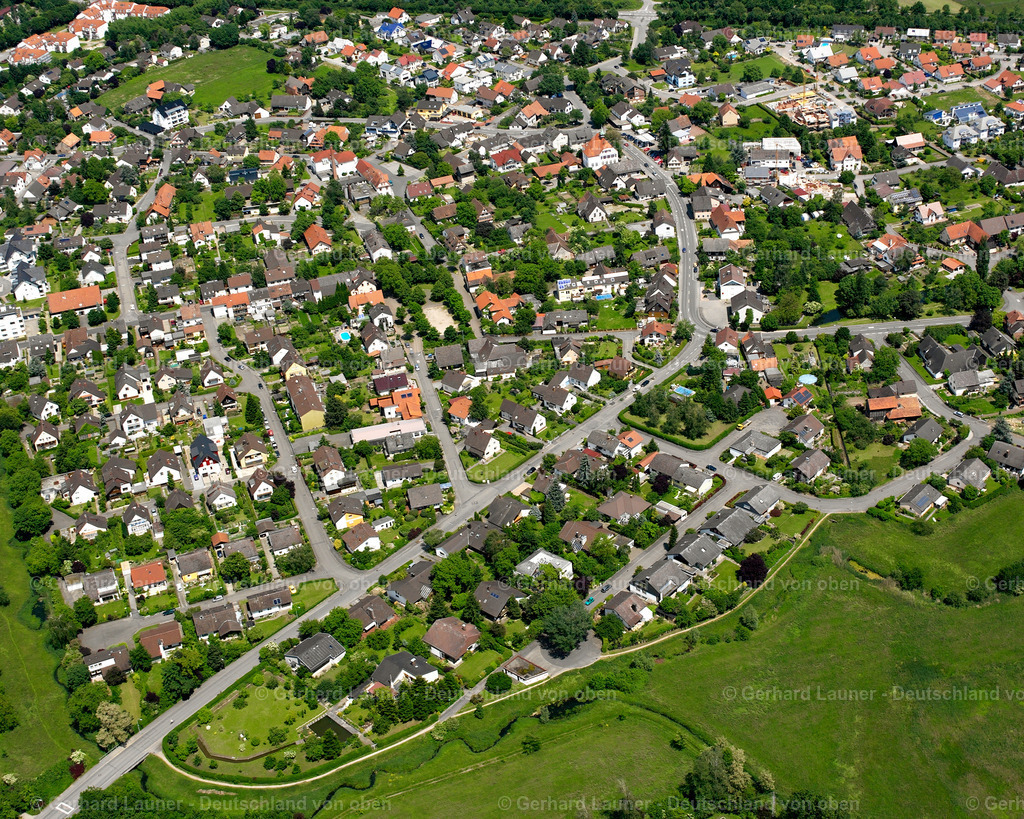 2626337 | SUNDHEIM 09.06.2006 Ortsansicht am Rande von landwirtschaftlichen Feldern und Nutzflächen  in Sundheim im Bundesland Baden-Württemberg, Deutschland // Village view on the edge of agricultural fields and land  in Sundheim in the state Baden-Wuerttemberg, Germany Foto: Gerhard Launer