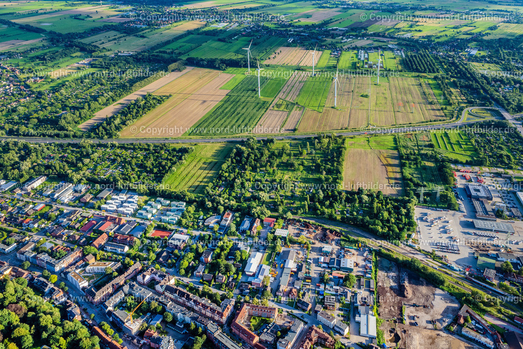 Hamburg_Bergedorf_Gewerbegebiet_ELS_9418040823 | HAMBURG 04.08.2023 Landwirtschaftlich genutzte Felder als Planungsfläche und Entwicklungsgebiet " Gewerbegebiet Bergedorf " in Hamburg, Deutschland. // Agricultural fields as planning area and development area " Gewerbegebit Bergedorf " in Hamburg, Germany. Foto: Martin Elsen