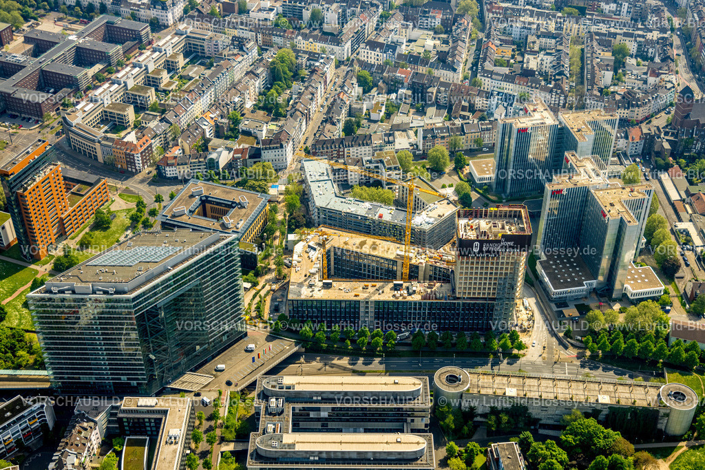 Duesseldorf240500866 | Luftbild, Stadttor Bürohochhaus, Pandion OfficeHome Rise Büroflächenvermietung Baustelle und Baukräne mit Neubau, Geschäftshäuser am Bürgerpark, RWI4, Hochhaus, Unterbilk, Düsseldorf, Rheinland, Nordrhein-Westfalen, Deutschland