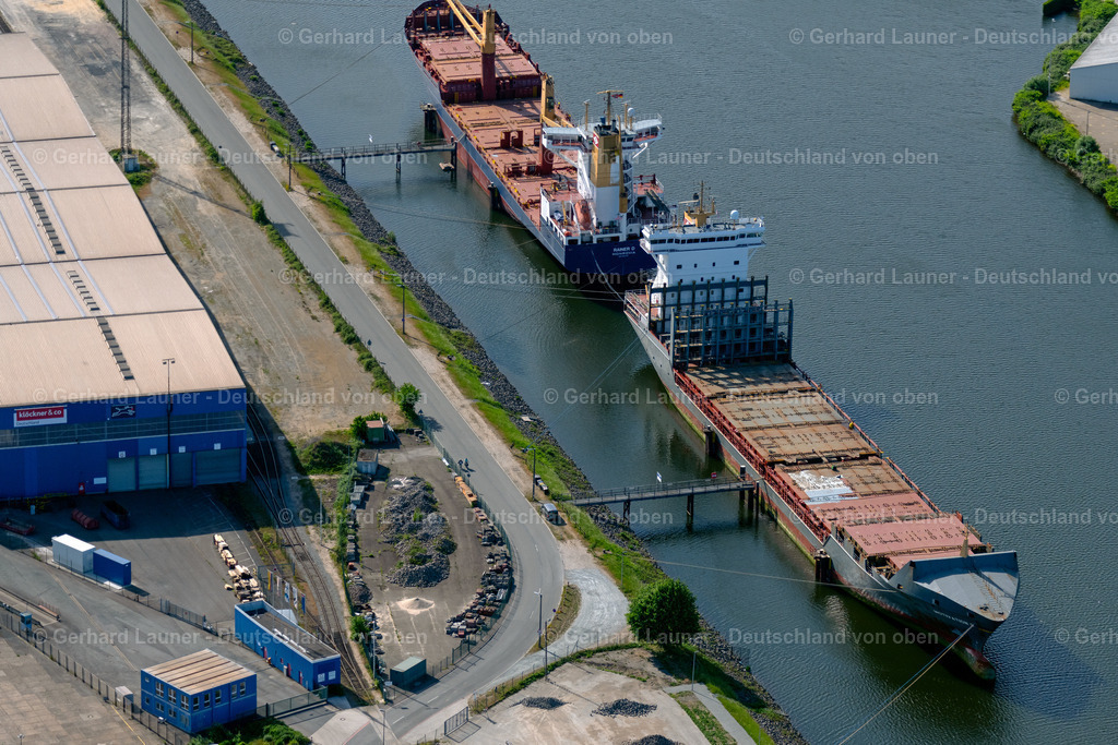 4030086 | BREMEN 01.06.2020 Containerschiff " Motiv Ation D " und " Rainer D " im Hafen der Weser im Ortsteil Industriehäfen in Bremen, Deutschland. Weiterführende Informationen bei: Unifeeder Deutschland - Niederlassung von Unifeeder A/S. // Container ship " Motiv Ation D " and " Rainer D " in the port on the river Weser in the district Industriehaefen in Bremen, Germany. Further information at: Unifeeder Deutschland - Niederlassung von Unifeeder A/S. Foto: Gerhard Launer