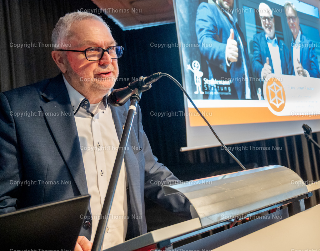 LFS_Strahelmann_Fotografie-Thomas-Neu-36 | bbe, Bensheim, Liebfrauenschule, Strahlemann Talent Company, Franz-Josef Fischer Vorstandsvorsitzender der Strahelmann Stiftung, Bild: Thomas Neu