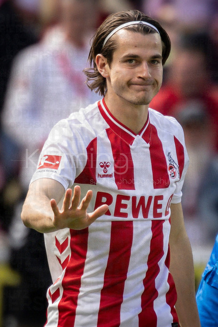 German Bundesliga,  1. FC Koeln - Bayer 04 Leverkusen, 25.04.2026 | KOELN, GERMANY - APRIL 25, 2026 :  Jakub Kaminski (1. FC Koeln, 16) gestures  during the German Bundesliga match on gameday 31 between 1. FC Koeln - Bayer 04 Leverkusen at RheinEnergieSTADION on April 25, 2026 in Koeln, Germany. DFL REGULATIONS PROHIBIT ANY USE OF PHOTOGRAPHS AS IMAGE SEQUENCES AND/OR QUASI-VIDEO.
