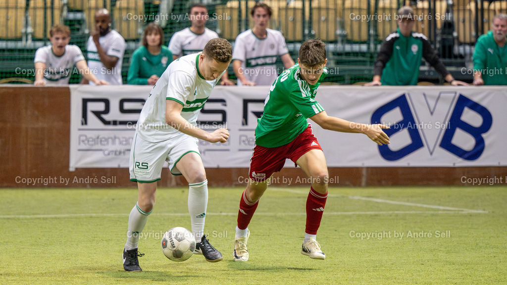 Finale - PSV Neumünster vs MTSV Hohenwestedt | Marvin Ehlert (PSV #13) / Jan-Ole Belz (MTSV #3) - 44. RS-Reifenhandel-Cup 2024/ Finale - PSV Neumünster vs MTSV Hohenwestedt / Holstenhalle 1 / Neumünster / 26.12.24 - Realisiert mit Pictrs.com