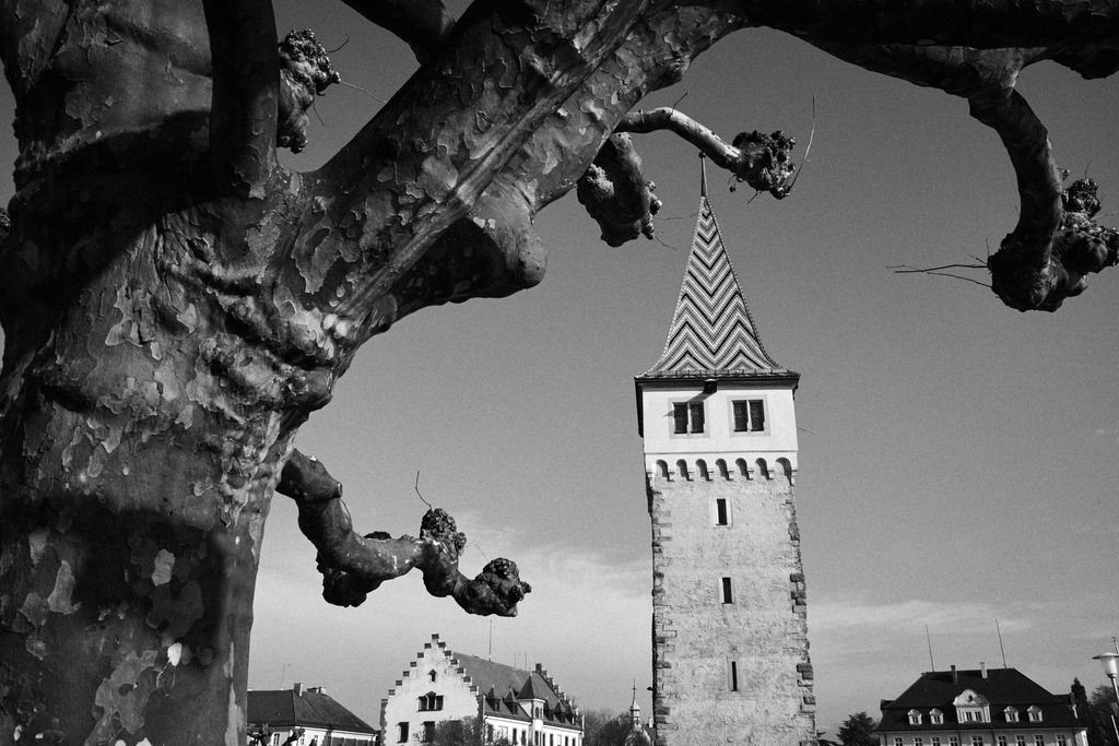 Hafenpromenade mit Mangturm | Lindau, Deutschland - February 08, 2017: Hafenpromenade mit Mangturm. - Realisiert mit Pictrs.com