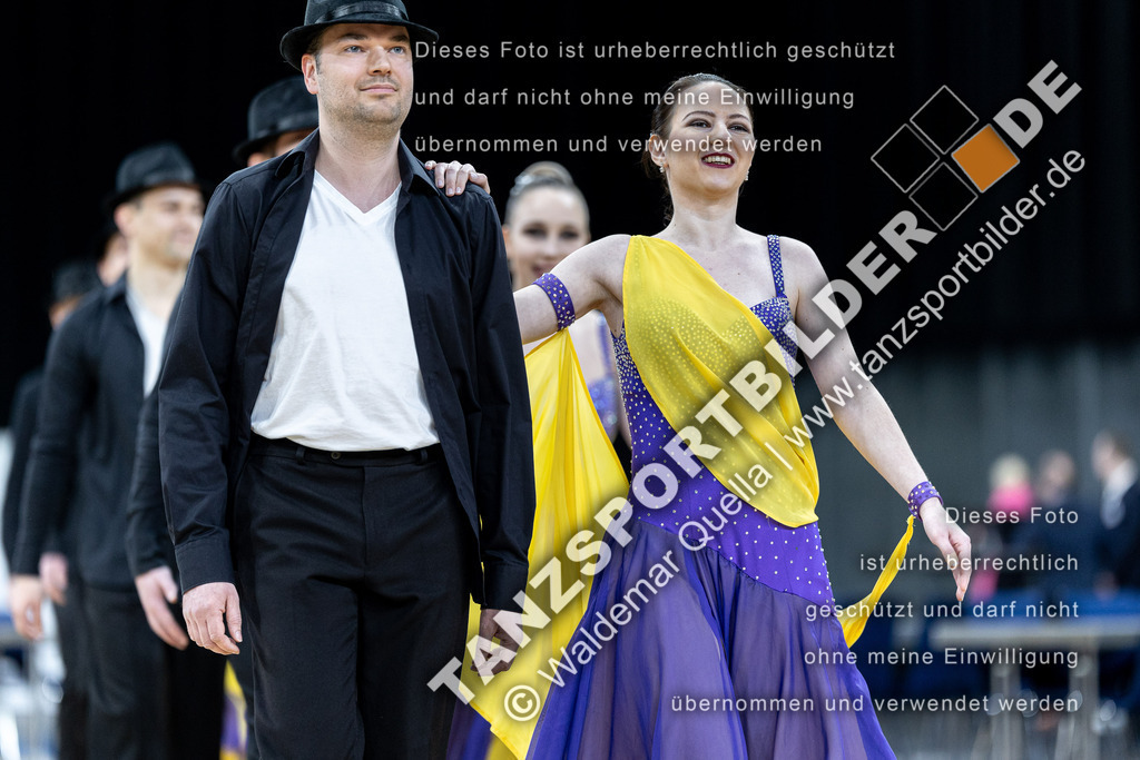 20240310-00042 | Hier finden Sie Tanz Bilder vom Latein und Standard Formationen tanzen. Sportbilder vom Tanzsport. Schöne Fotos und von Weltmeisterschaft, Europameisterschaft, Bundesliga, Regionalliga, Oberliga und Landesliga sowie von GOC Stuttgart, DanceComp, WM Bremen