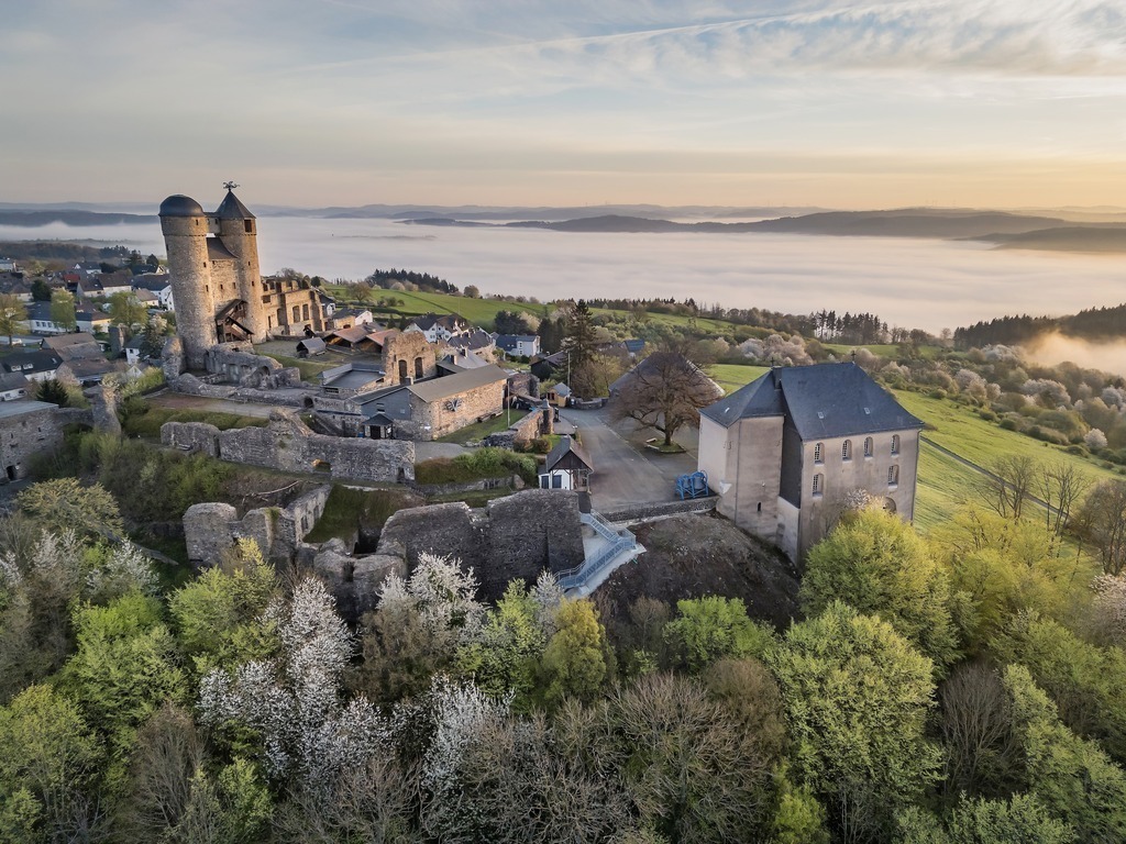 Burg Greifenstein | fototour-deutschland - Realisiert mit Pictrs.com