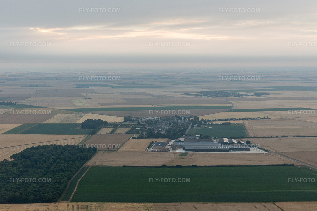 Aerial view: View of the town in Talcy in the state Loir et Cher, France.Photo: IMG_101258.jpg taken on 06/25/2017 by Werner Riehm/FLY-FOTO.comResolution of the original: 4814 x 3210 px