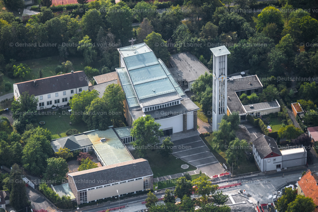 4047953 | WüRZBURG 21.08.2021 Kirchengebäude "St. Alfons" an der Matthias-Ehrenfried-Straße im Ortsteil Frauenland in Würzburg im Bundesland Bayern, Deutschland. Weiterführende Informationen bei: Pfarreiengemeinschaft Würzburg Ost. // Church building "St. Alfons" on Matthias-Ehrenfried-Strasse in the district Frauenland in Wuerzburg in the state Bavaria, Germany. Further information at: Pfarreiengemeinschaft Wuerzburg Ost. Foto: Gerhard Launer