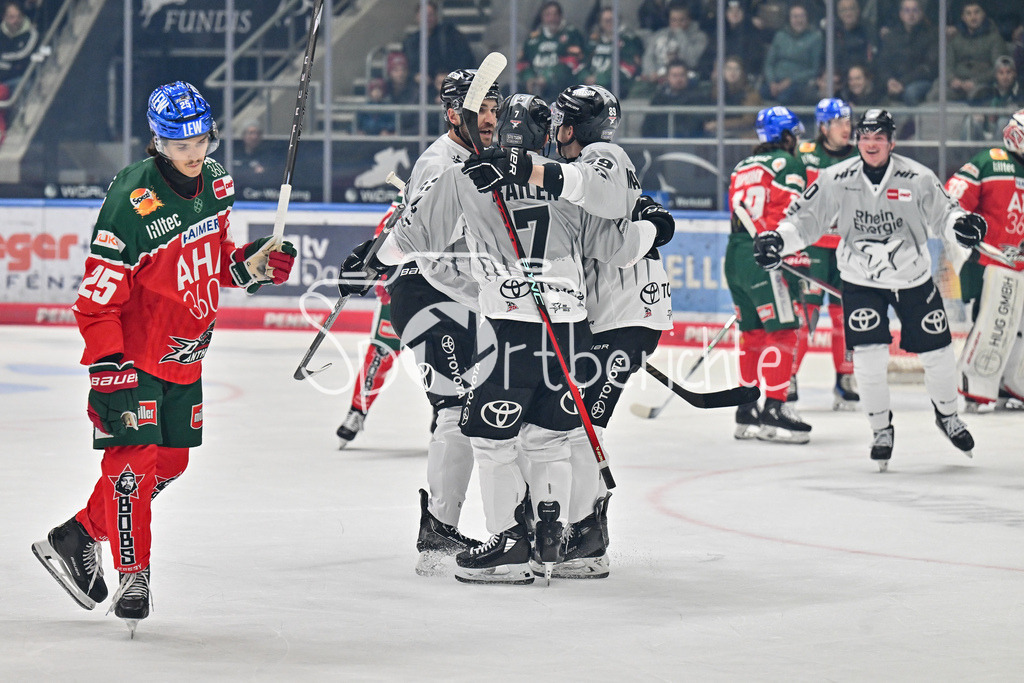 Augsburger Panther - Kölner Haie | Jubel der Gaeste nach dem Treffer zum 0-1 durch Nicholas BAILEN (Koelner Haie #7) / Freude / Happy / Tor / Torschuetze / DEL: Augsburger Panther - Kölner Haie, Curt Frenzel Stadion am 29.09.2024