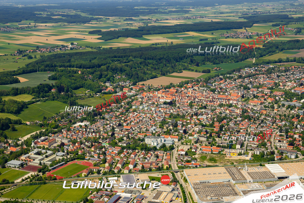 Das Luftbild zeigt  Mindelheim - Die Luftaufnahme wurde 2023 vom UL-Flugzeug aus erstellt ( keine Drohne ) - Hochauflösende Luftaufnahme - Für grossformatige Ausdrucke geeignet. Die Geschenkidee !Mit Lizenz und Bildrechte bestellbar