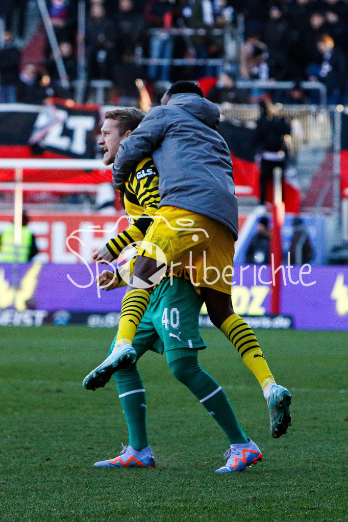 FC Ingolstadt - Borussia Dortmund Amateure | Die Gaeste freuen sich ueber den Sieg in Ingolstadt / Marcel Laurenz LOTKA (BVB #40) / DFL REGULATIONS PROHIBIT ANY USE OF PHOTOGRAPHS AS IMAGE SEQUENCES AND/OR QUASI-VIDEO