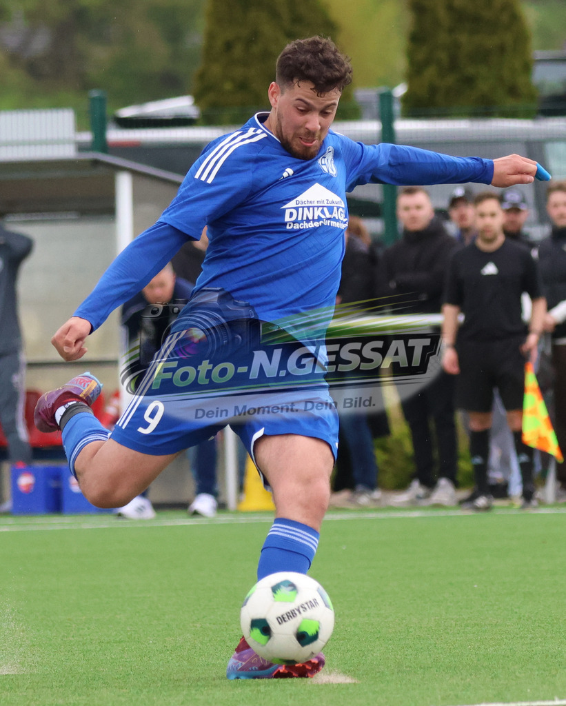 SC Enger - SV Enger-Westerenger | Auf dem Bild zu sehen: blau SV Enger-Westerenger: Taha BaroudeSC Enger, SV Enger-Westerenger, Saison 25/26, Kreisliga A, Enger, Deutschland - Realisiert mit Pictrs.com