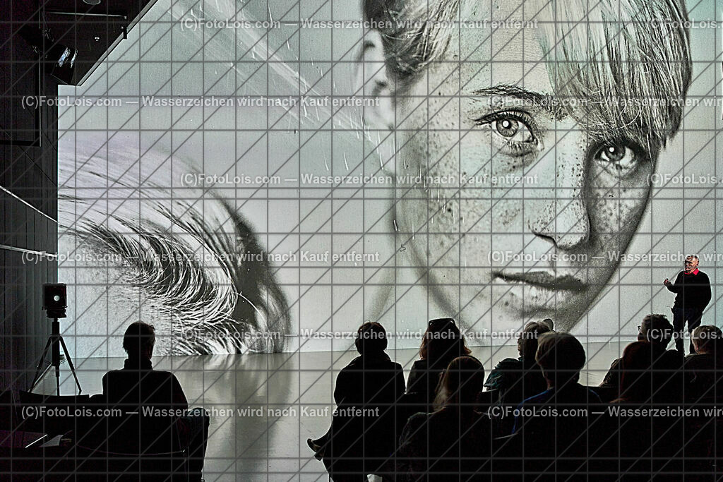 ALP8873_Linz_ARS-Elektr_MH_Nassplattenfotografie_Waechterin | Hochzeitsfotograf mit dem Blick für´s Wesentliche, Firmung, Erstkommunion, Firmenfeiern, Sportfotoservice, Reproduktionen, Konzertfotografie, Pressefotografie, Luftbildfotografie, Innenarchitektur, Werbefotografie, Sponsoren-Livebildfotografie.